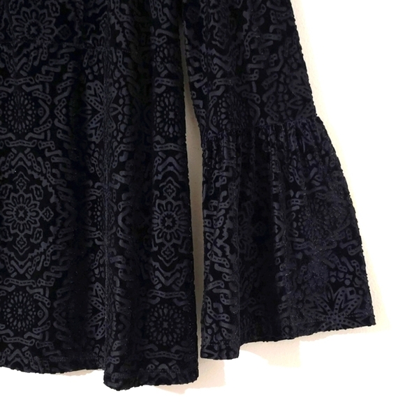 STYLE & CO Black Velvet Burnout Long Sleeve, Bell Sleeves, Witchy Whimsigoth, M - Picture 8 of 16